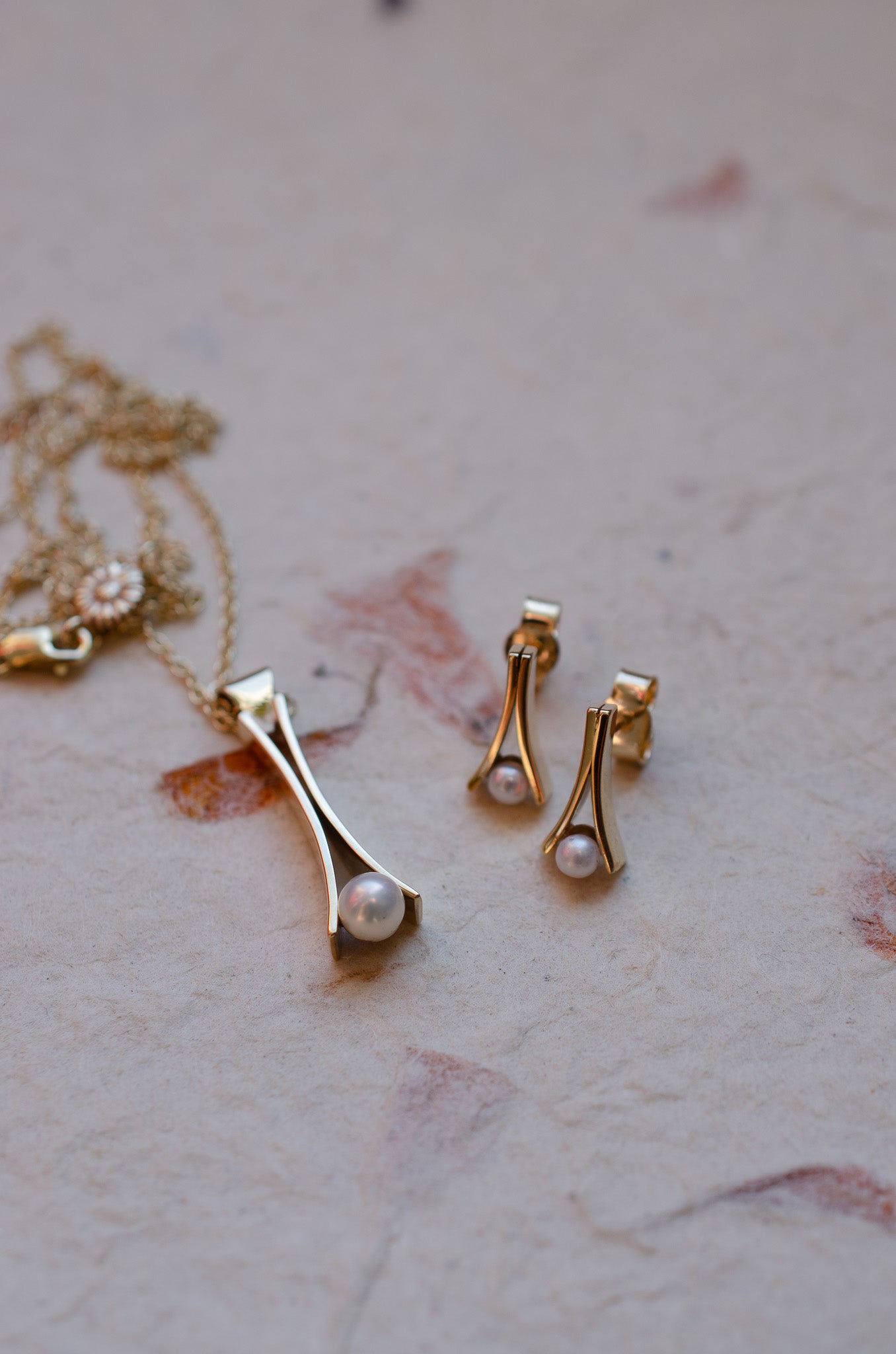 gold-pearl-stud-earrings-bespoke-jewellery-ellen-lou-ludlow-4.jpg